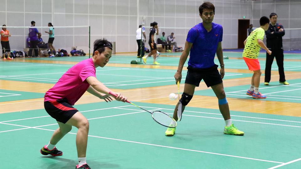 Latihan%20Tontowi%20Ahmad%2FLiliyana%20Natsir%20sedang%20fokus%20berlatih.